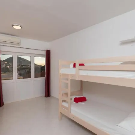 Free Bird - Bed In Five Bed Mixed 4 Dubrovnik