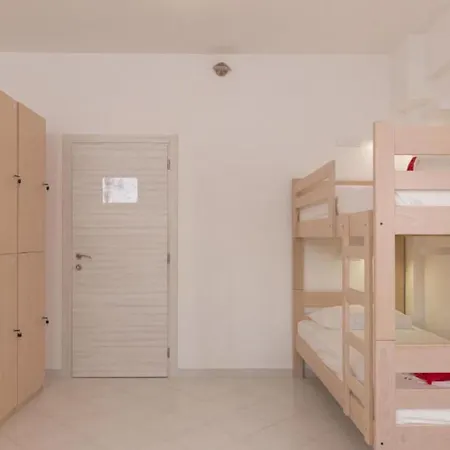 Free Bird - Bed In Five Bed Mixed 4 Holiday home