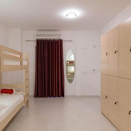 Free Bird - Bed In Five Bed Mixed 4 Dubrovnik