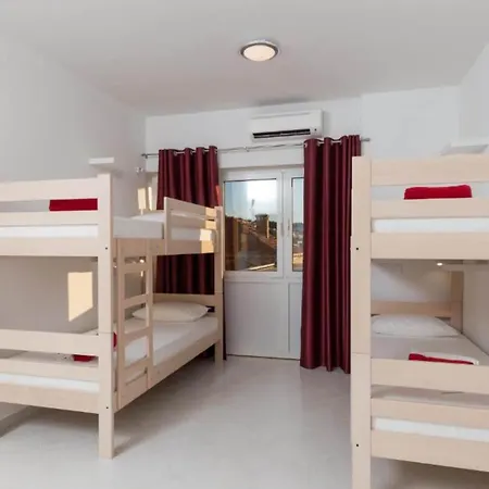 Free Bird - Bed In Five Bed Mixed 4 Dubrovnik