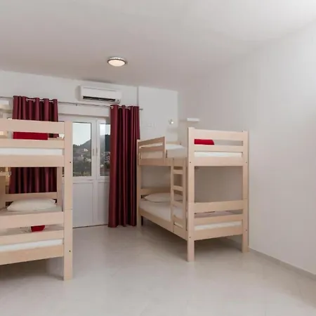 Free Bird - Bed In Five Bed Mixed 4 Holiday home *